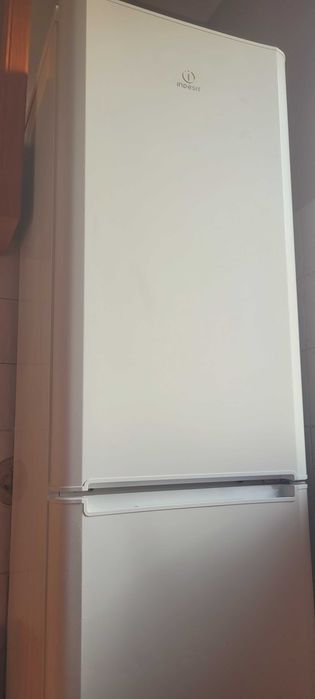 Холодильник Indesit