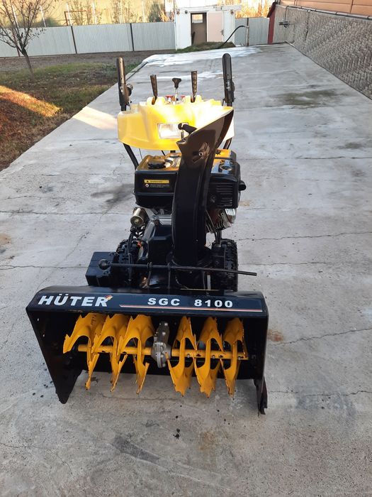 Продам снегоуборочную машину