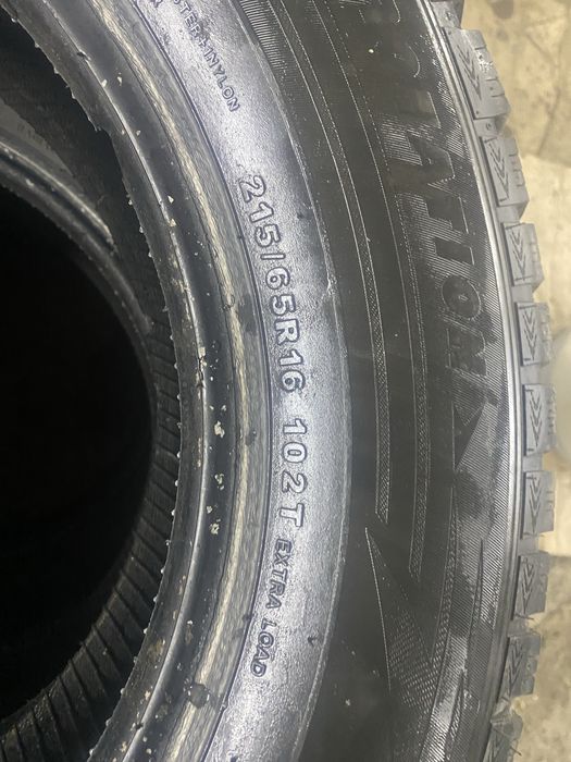 Продам резину 215,65,16