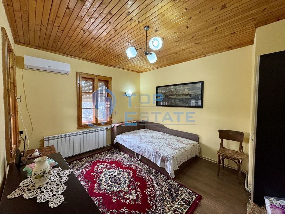 Двуетажна къща с кладенец в село Добри дял, област Велико Търново