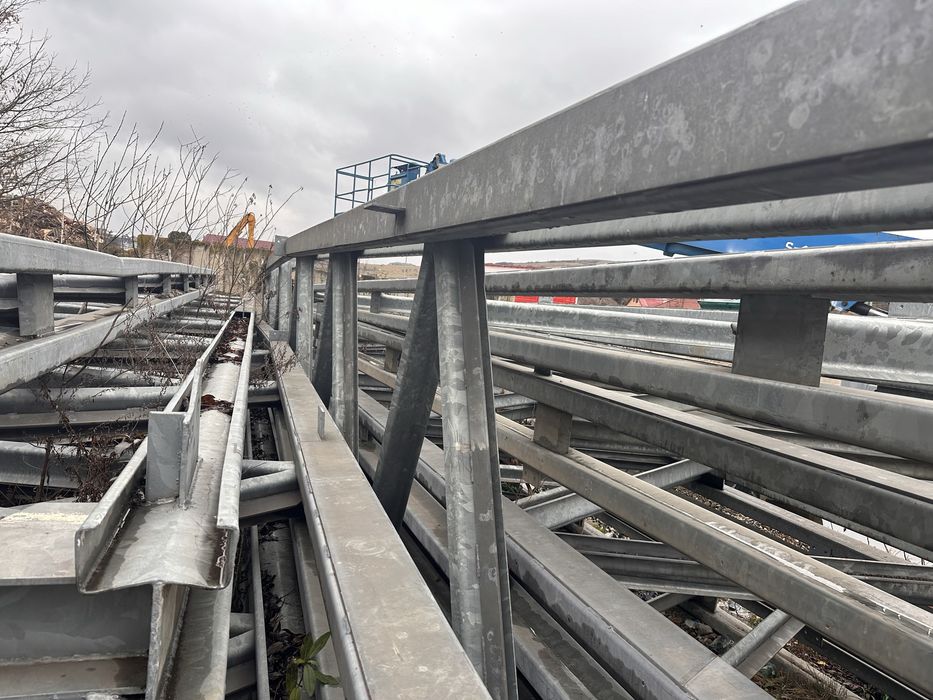 Vând ferme pentru hale industriale galvanizate