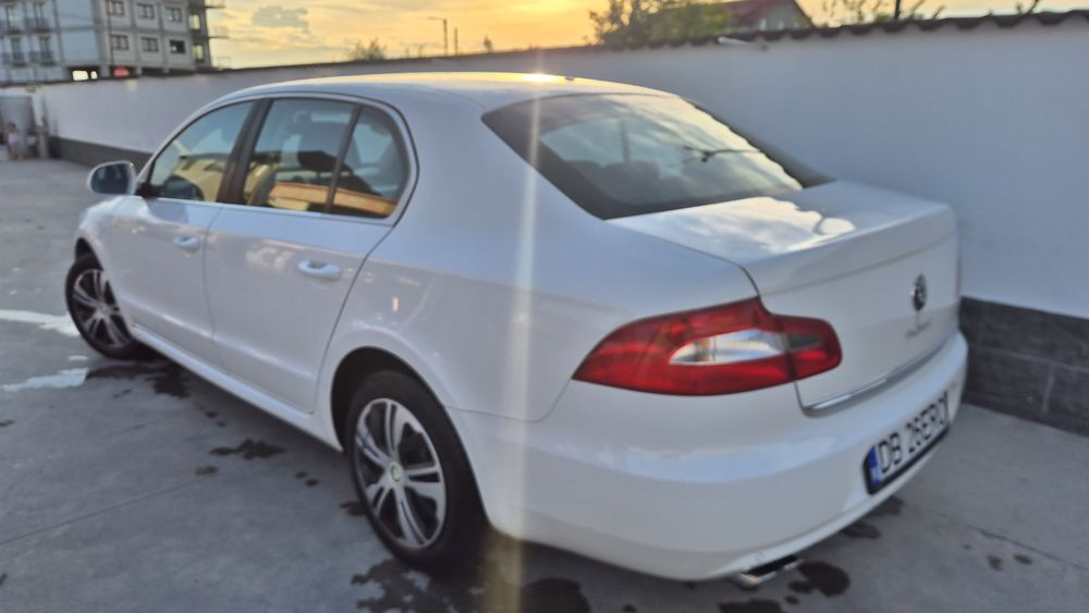 SKODA Superb 2012 — imagine 4