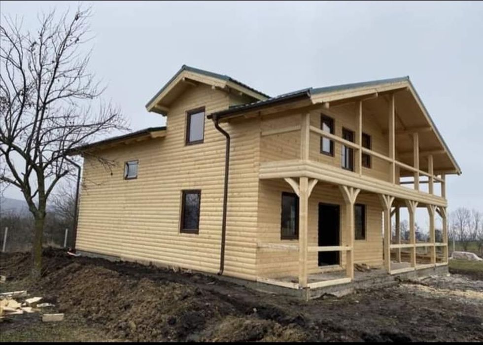 Vând și construiesc căsuțe din lemn