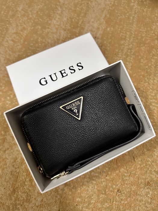 Дамско портмоне Guess