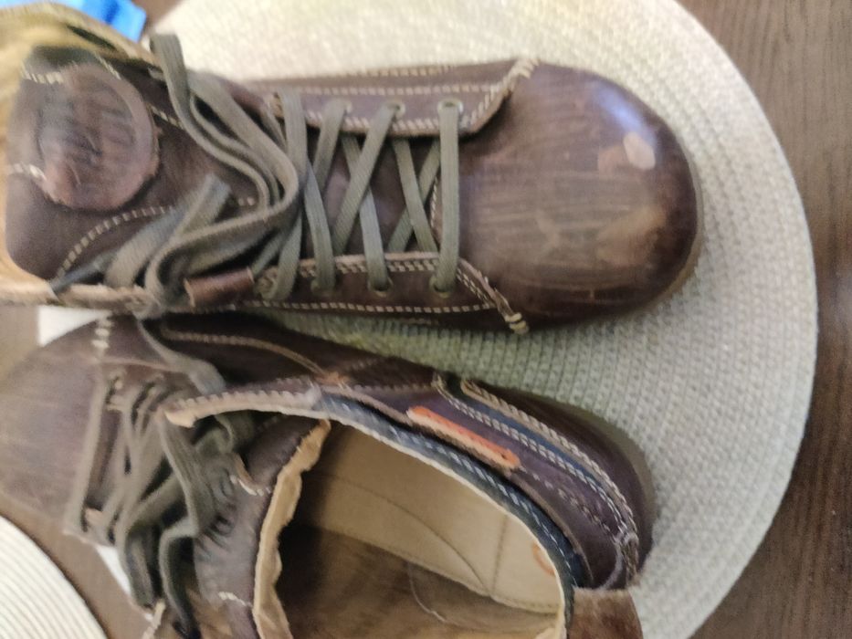 Vând pantofi de piele  45