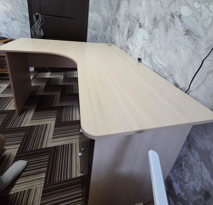 Стол компьютерный