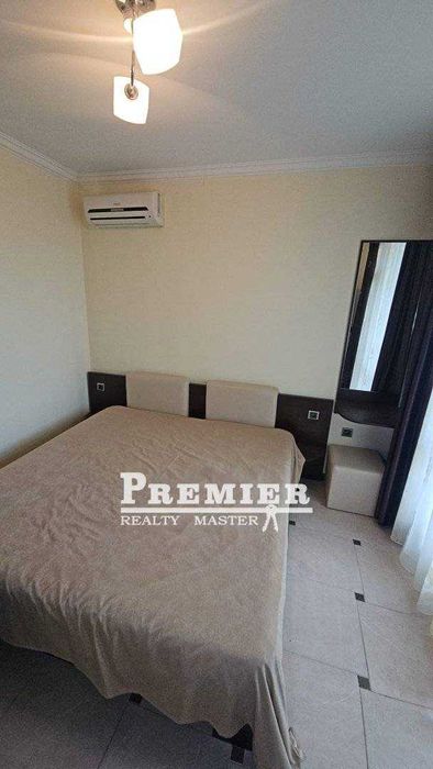 Продава се двустаен апартамент на първа линия в Свети Влас