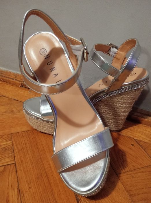 Sandale măr 38... pantofi măr 37, ambele perechi purtate o singură dat