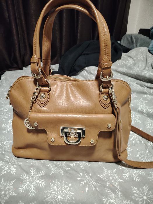 Vând geantă DKNY,foarte puțin purtata