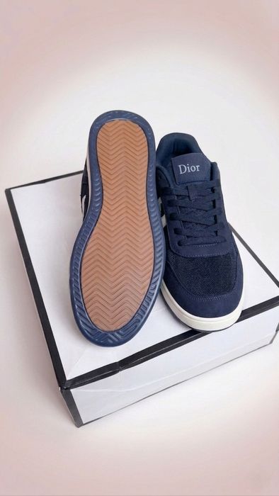 Новые кроссовки Dior