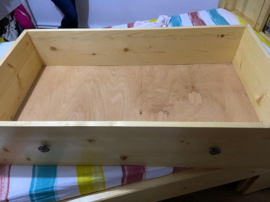 Vand pat din lemn masiv