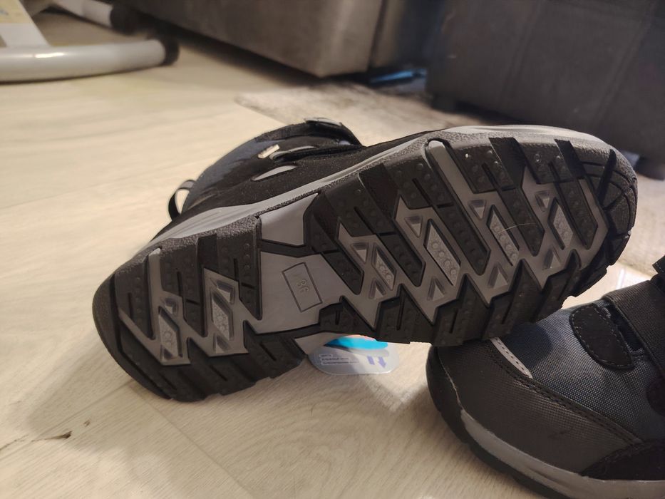 Продам детские зимние ботинки