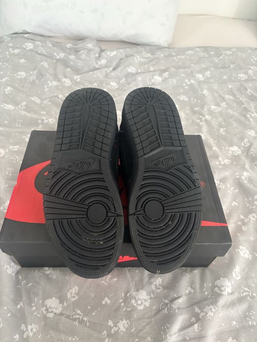 Jordan 1 Travis Scott black phantom