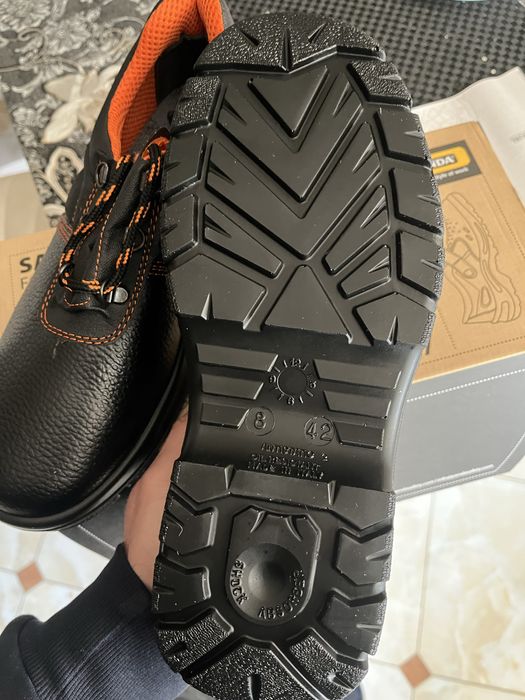 Нови работни обувки, 42 номер