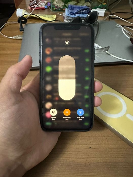 Iphone 11 зарядка есть
