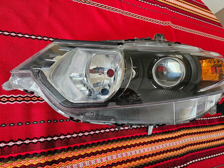 Оригинален Ксенонов фар Хонда Акорд