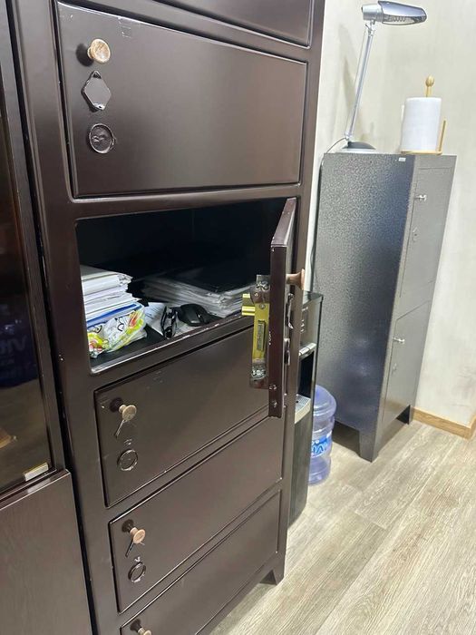 Сейф металлический