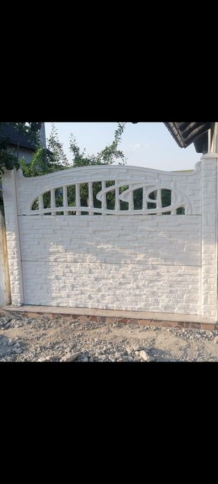 Gard beton plăci și stâlpi