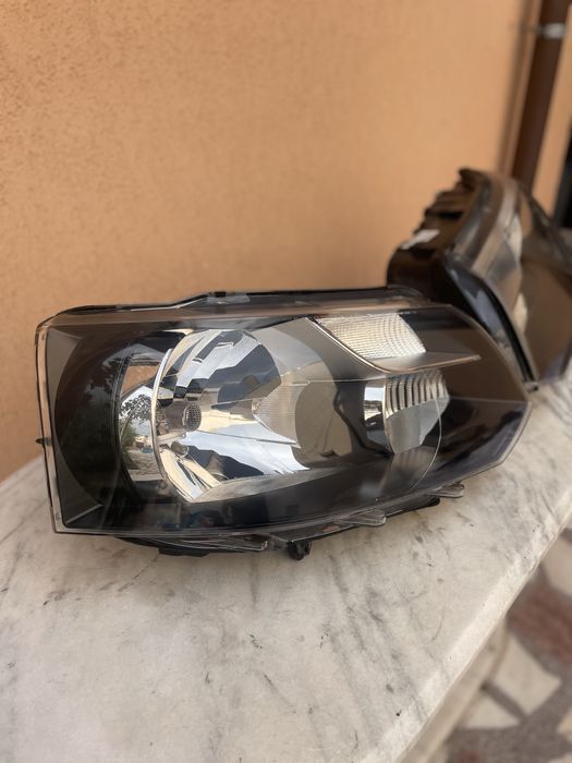 Faruri stinga dreapta VW Transporter T5 2.0TDi an 2013 Fara Defecte