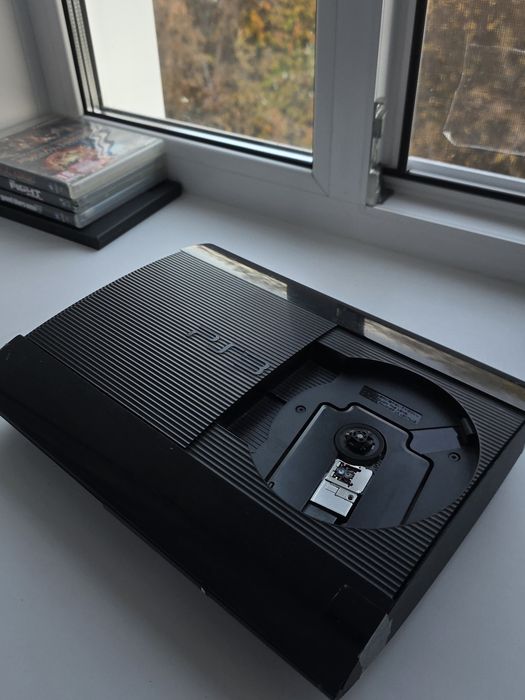Продам Playstation 3 super slim