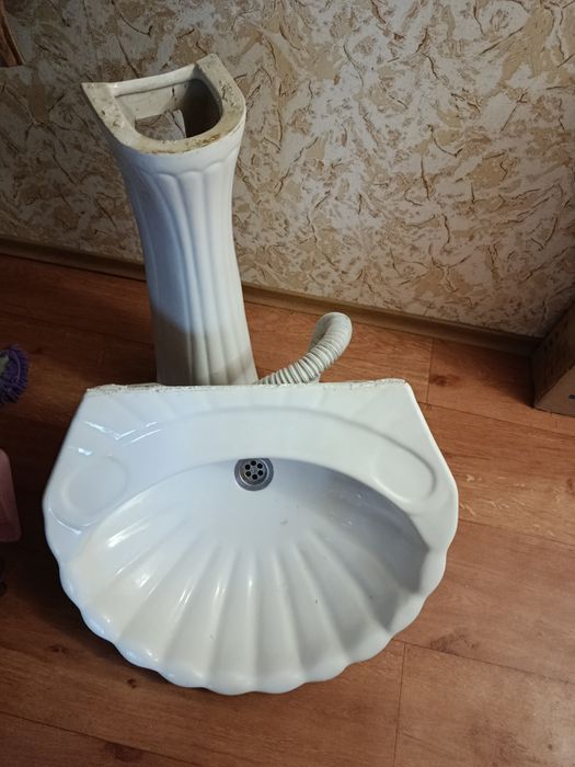 Отдам бесплатно раковину с пьедесталом в хорошем состоянии