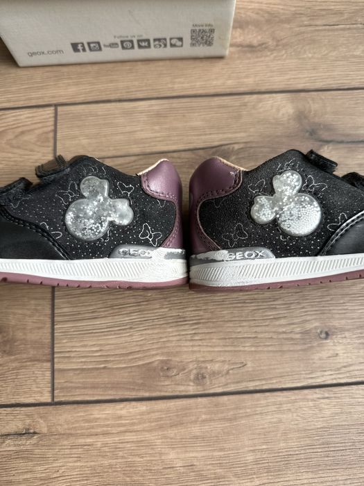 Детски маратонки за момиче Geox и детски сандали за момиче Okaidi