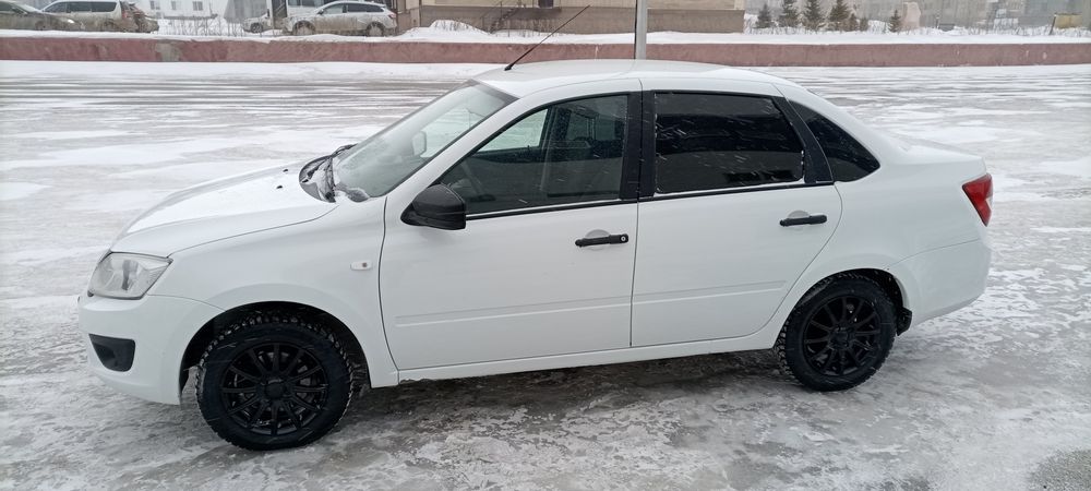 Лада Гранта 2018 , без вложений.