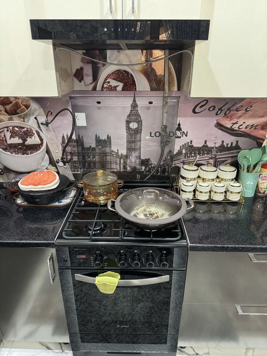 Кухня гарнитур сотилади газ ва птичка си билан бирга