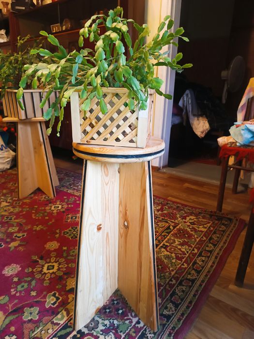 Продам кашпо деревянное для цветов