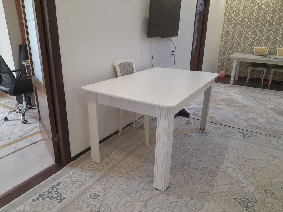 Продаётся  стол гостиной