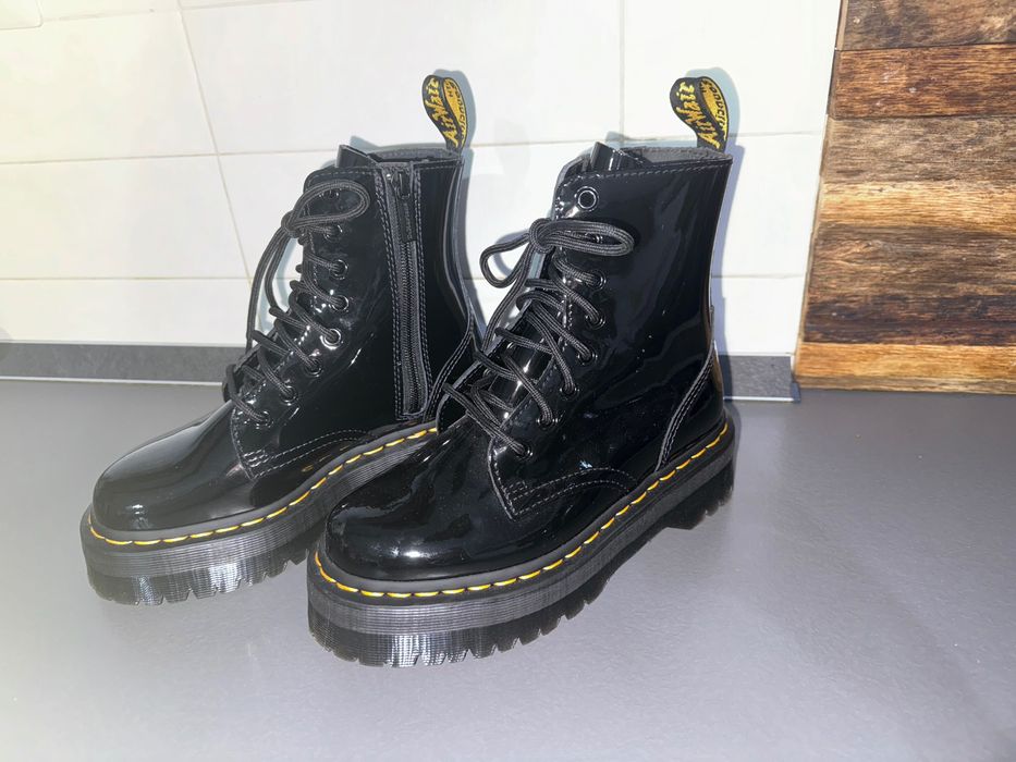 Bocanci de lac Dr. Martens originali