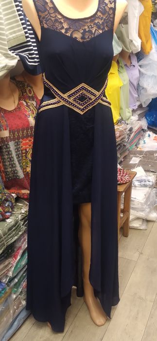 Продаю б/у плптья,кофты