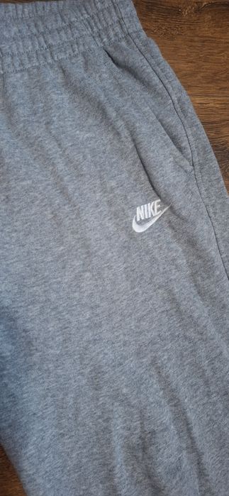 Nike долнище 25€