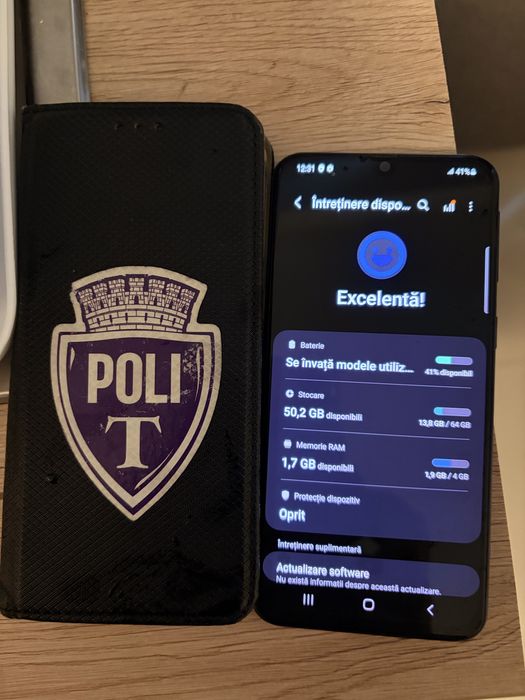 Smartphone cel  in poza usor bourne ectan dar functional bateria tine
