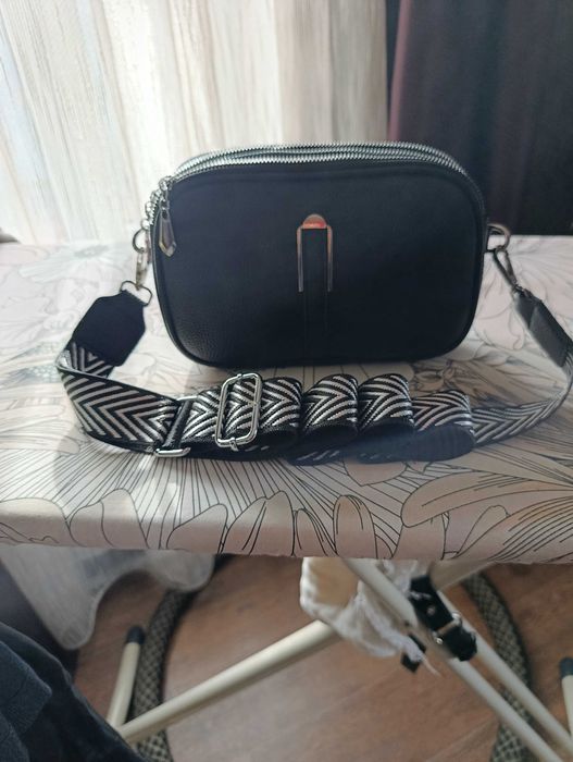 Продам сумочку кросбоди.