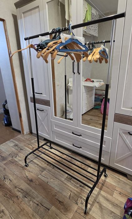 Продам стойку-вешалку Ikea.