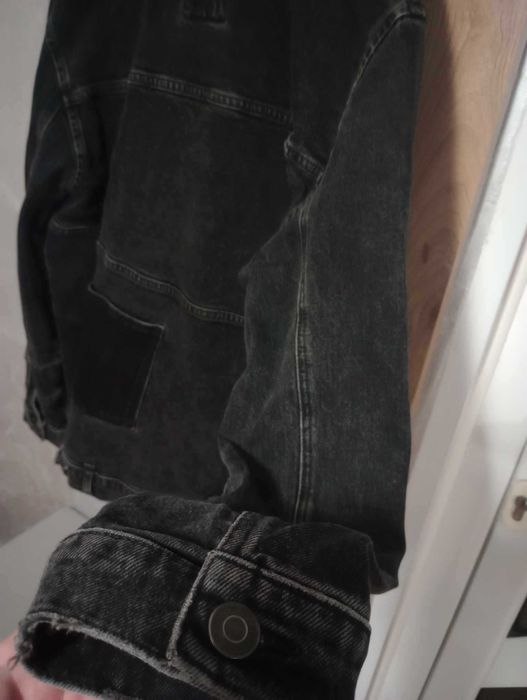 Черно дънково яке на ZARA