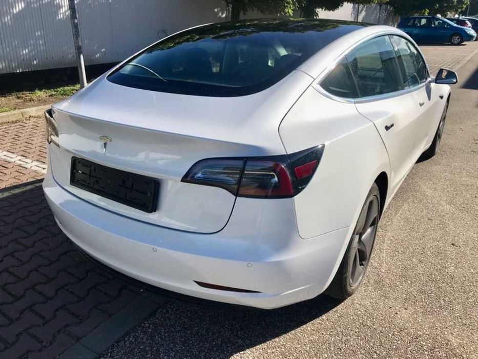 Tesla Model 3 Standard Range Plus (2020) – FSD