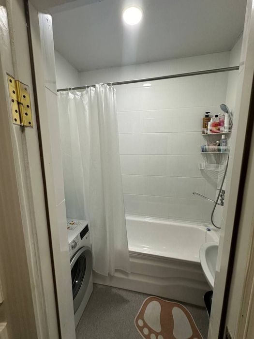 Navoiy shahrida uy ijaraga beriladi. Barcha abstanovkalar bilan birga.