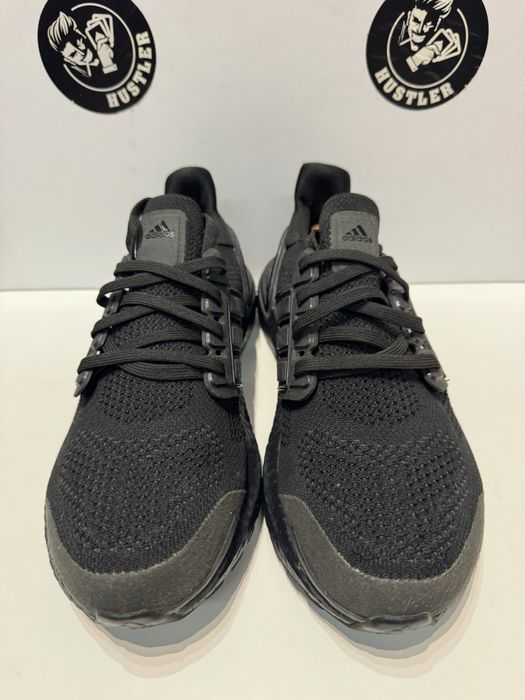 Маратонки ADIDAS ULTRA BOOST . Номер 42