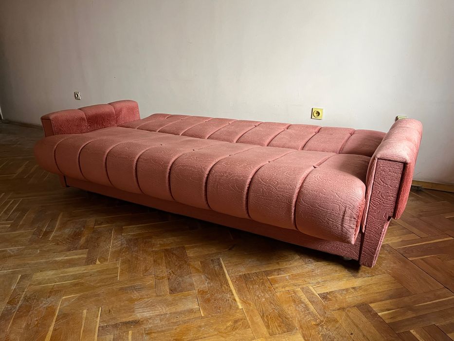 Разтегателен диван