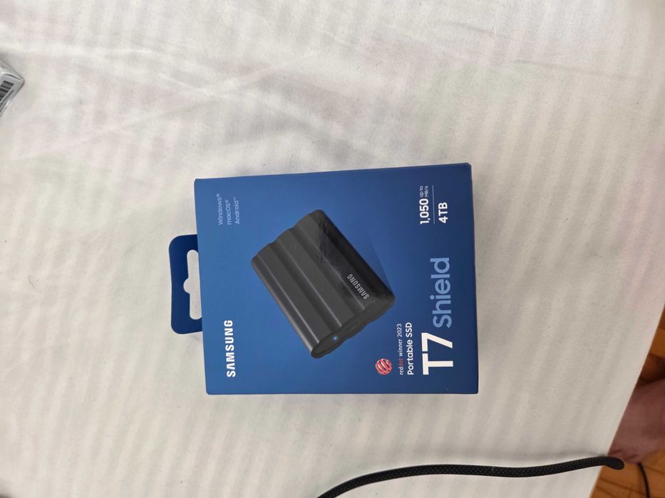Samsung Portable SSD T7 с USB 3.2 Gen 2  4TB