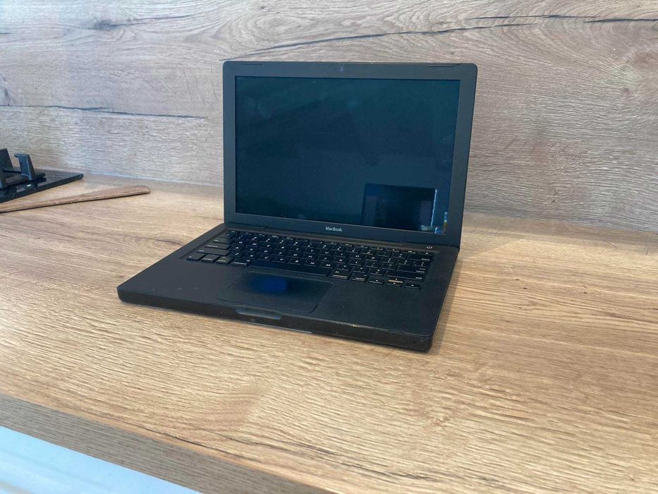 Apple Macbook 2 броя Бял и Черен Black White 2009