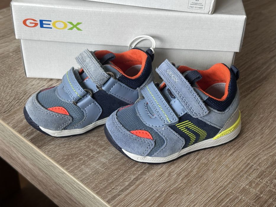 Бебешки обувки Geox, размер 19 и 20