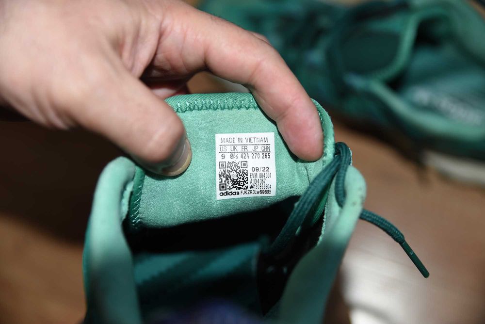 Adidas оригинални маратонки размер 42 2/3