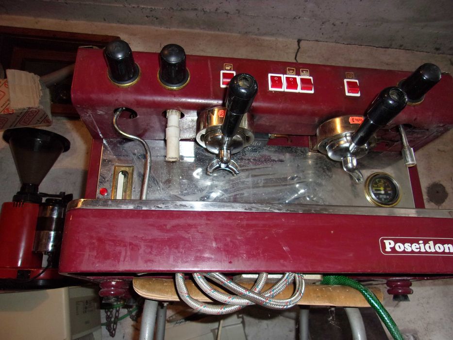 Професионална кафемашина Poseidon и кафемелачка