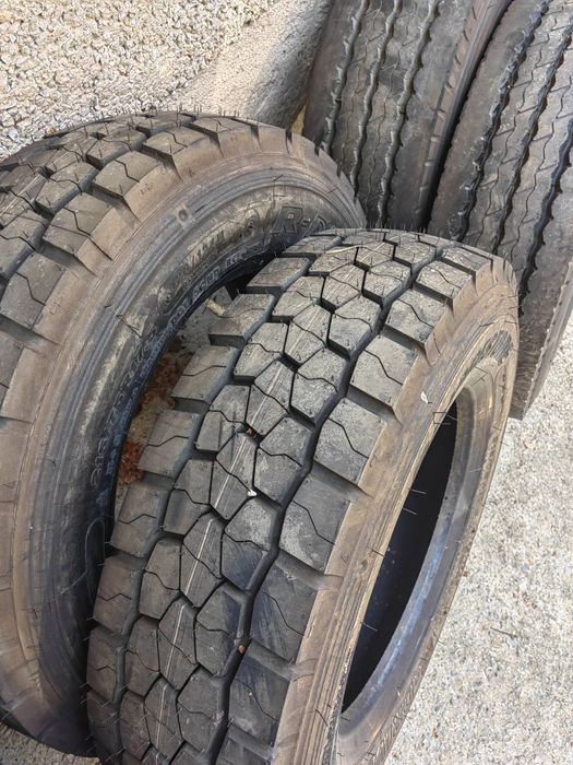 *НОВИ* гуми BRIDGESTONE 235/75/17.5