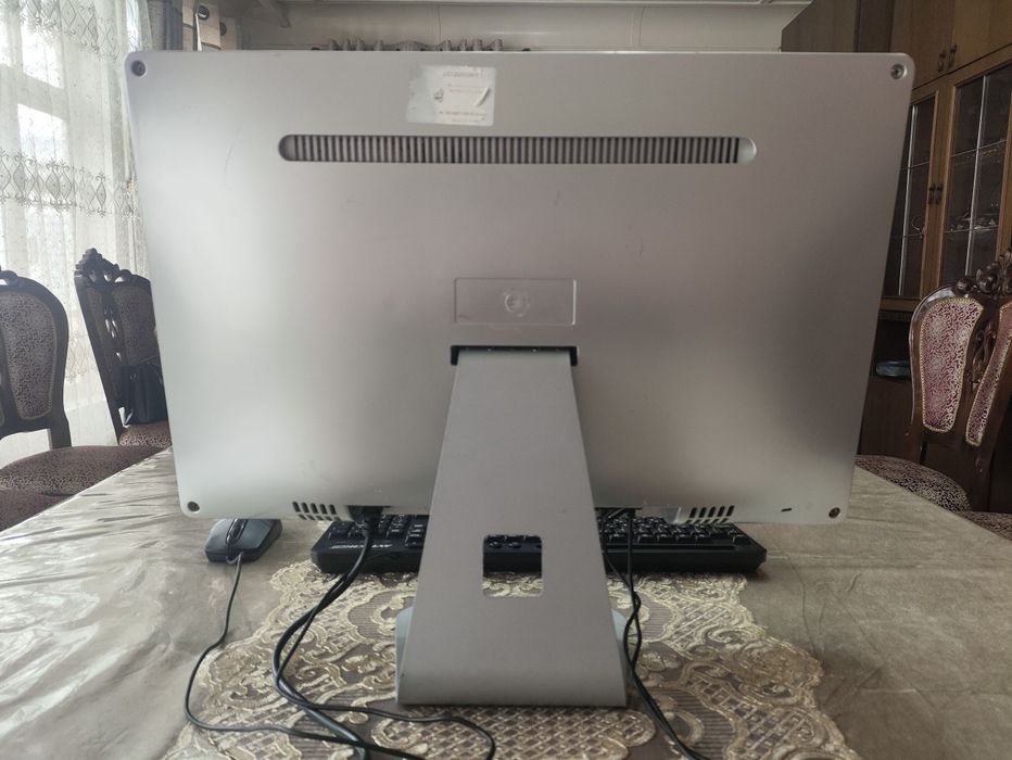 Monoblok Led 22 dyum sotiladi aybi yo‘q ishlashi zo‘r