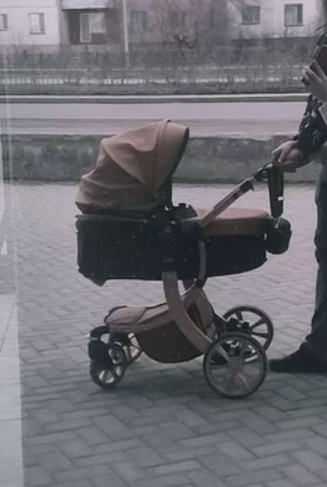 Продается коляска, в комплекте есть все.