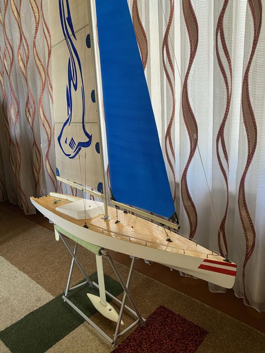 Радиоуправляемая парусная яхта